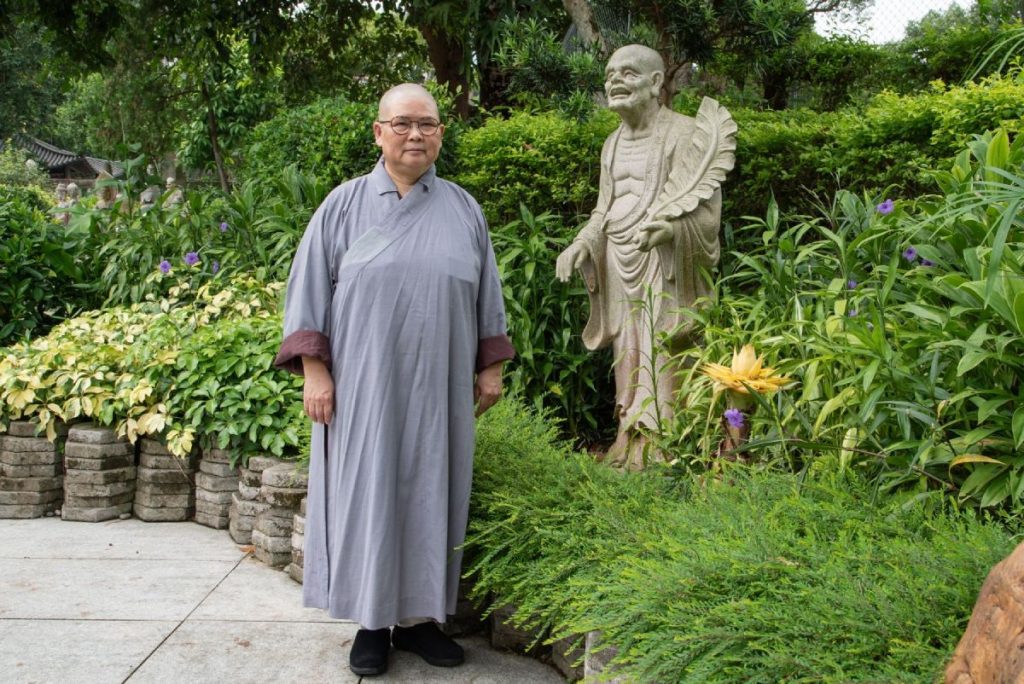 羅漢花園裏的地湧金蓮是妙法寺所送